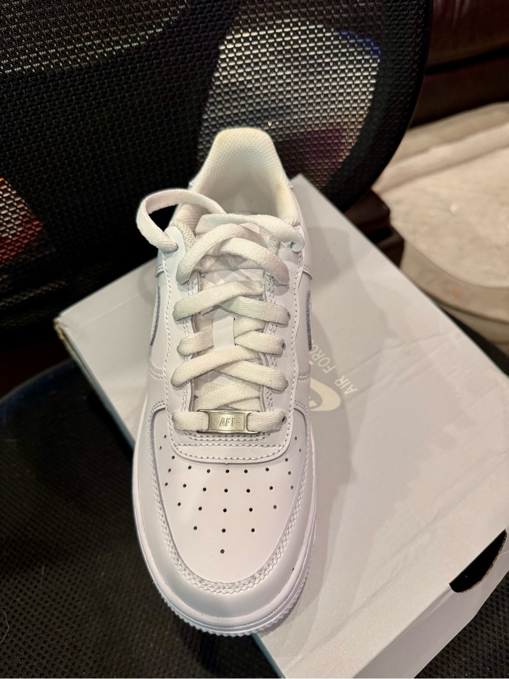 Nike Air Force 1 LE White Box Label - Youth Size 5Y